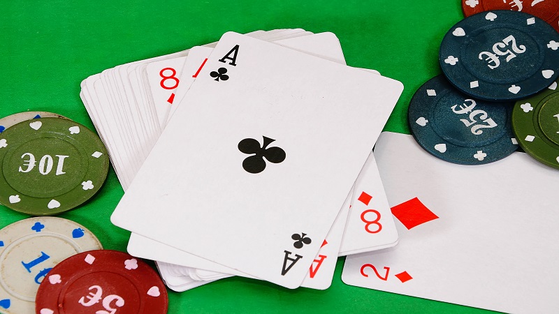 【百家樂補牌】紙牌與籌碼 【百家樂補牌】紙牌與籌碼